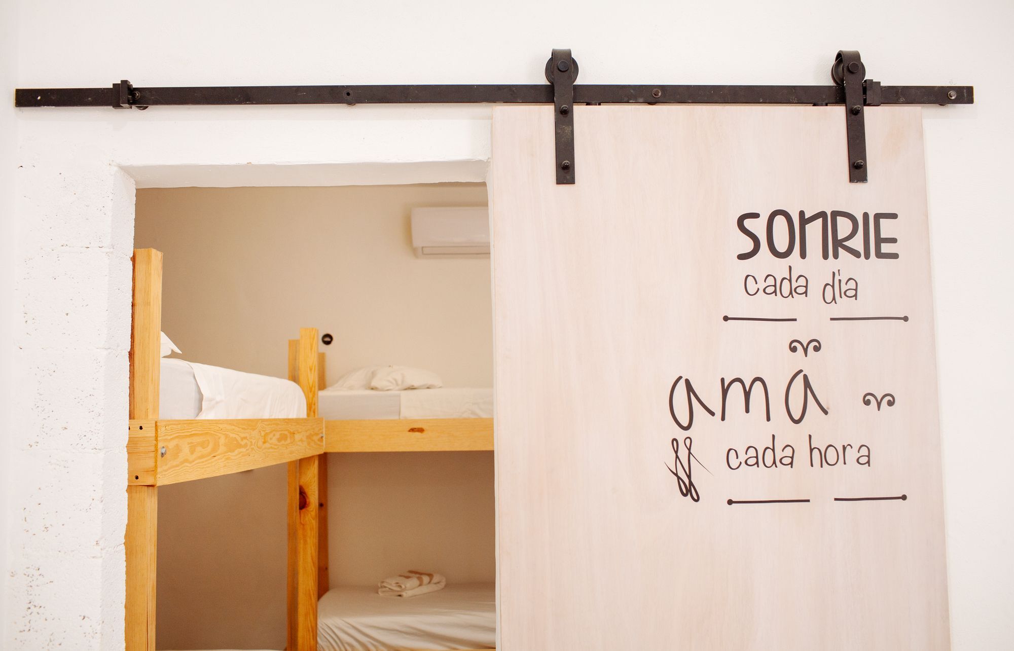 On The Road Hostal